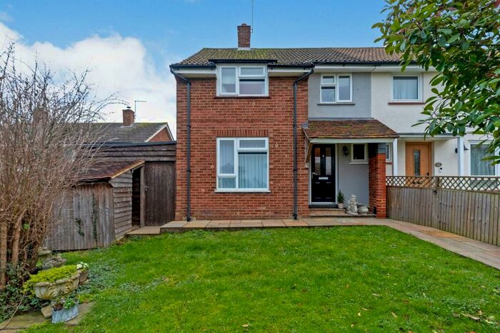 3 Bedroom Semi-Detached House For Sale In Fanshaws Lane, Brickendon, Hertford, SG13