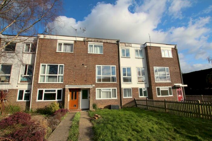 2 Bedroom Apartment To Rent In College Road, Horsham, RH13