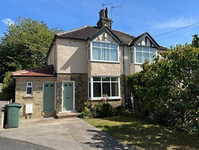 3 Bedroom Semi-Detached House For Sale In Westfield Grove, Idle, Bradford, BD10