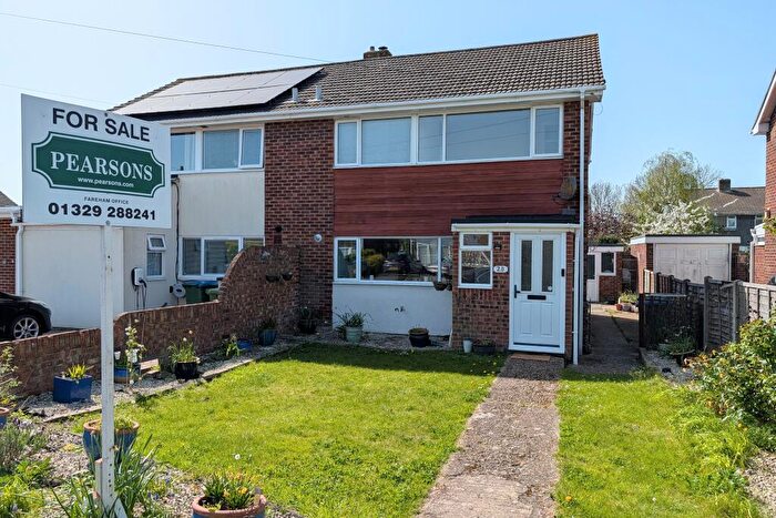 3 Bedroom Semi Detached House For Sale In Purbeck Drive, Fareham, PO14
