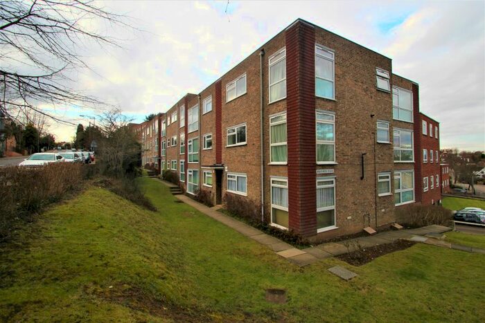 2 Bedroom Flat To Rent In Palmerston Road, Buckhurst Hill, IG9