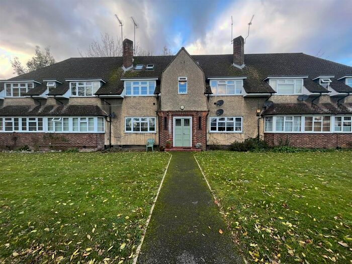 1 Bedroom Flat To Rent In Heatherden House, Pinewood Green, Iver Heath, SL0