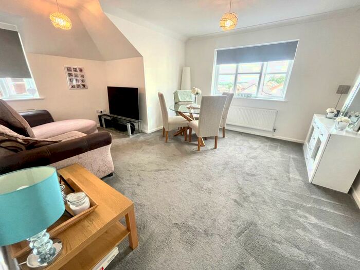 2 Bedroom Apartment To Rent In Douglas Gardens, Parkstone, BH12