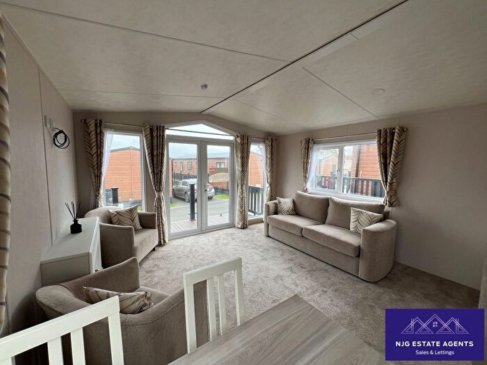 2 Bedroom Mobile/park Home For Sale In Meadfoot, Cartford Lane, Little Eccleston, Preston, PR3