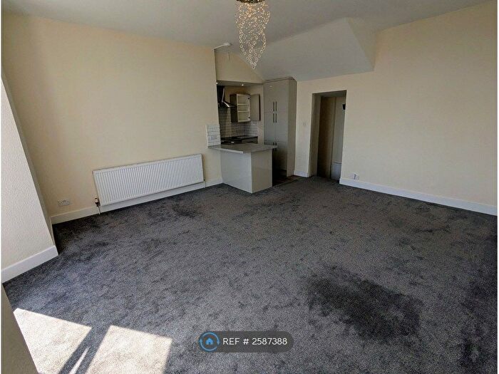 2 Bedroom Flat To Rent In Southview Road, Paignton, TQ3