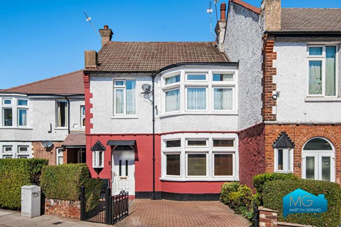2 Bedroom Apartment To Rent In Woodhouse Road, North Finchley, London, N12