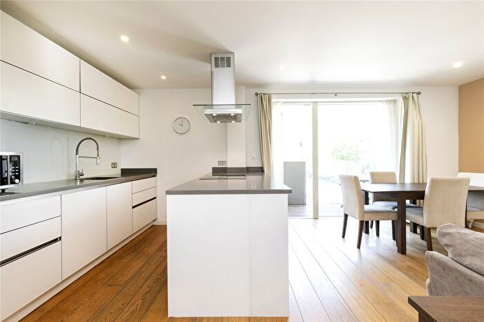 2 Bedroom Flat To Rent In Copenhagen Street, London, N1