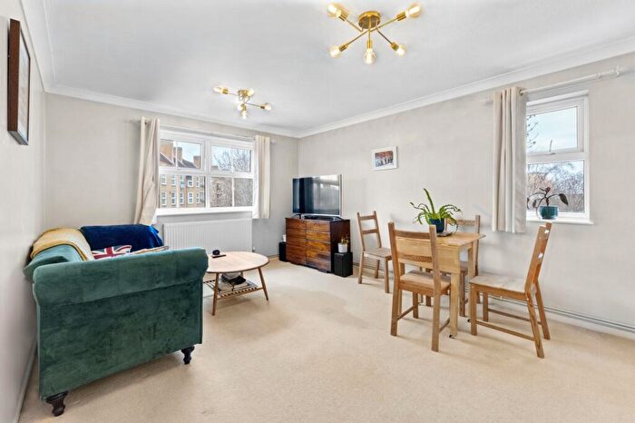 1 Bedroom Flat For Sale In Moriatry Close, Holloway, N7