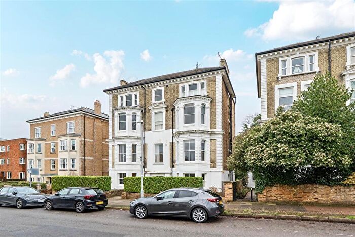 1 Bedroom Apartment For Sale In Avenue Elmers, Surbiton, KT6
