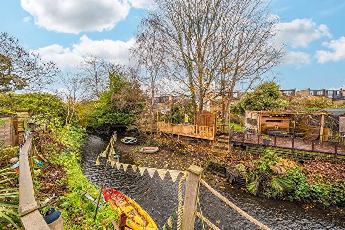 3 Bedroom Semi Detached House For Sale In Dawes Avenue, Old Isleworth, TW7