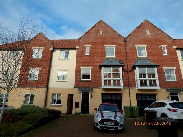 4 Bedroom Terraced House To Rent In Trafalgar Square, Poringland, Norwich, NR14