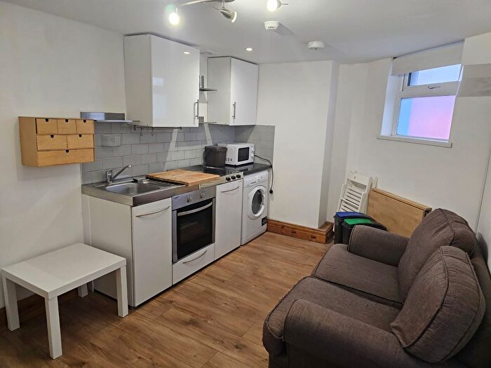1 Bedroom Flat To Rent In Leckwith Road, Cardiff, CF11