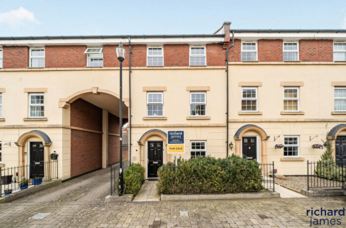 4 Bedroom Terraced House For Sale In Willington Road, Redhouse, Swindon, SN25