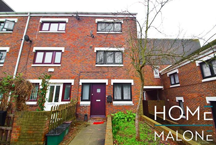 4 Bedroom End Of Terrace House To Rent In Manger Road, N7