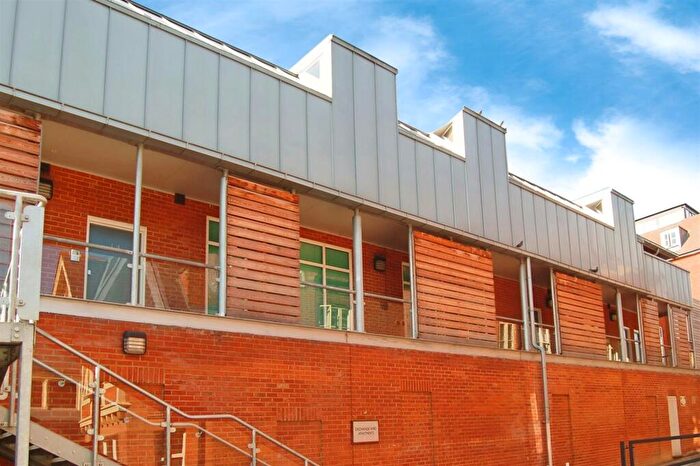 2 Bedroom Flat To Rent In Exchange Yard, Bucklersbury, Hitchin, SG5