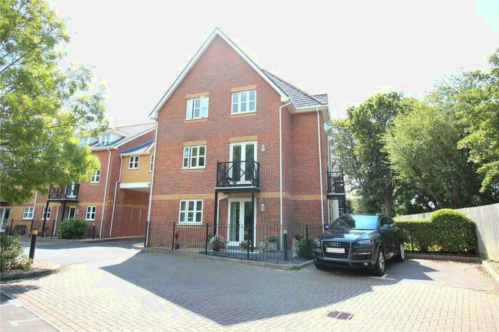 2 Bedroom Apartment To Rent In Solent Court, Bells Lane, Fareham, Hampshire, PO14