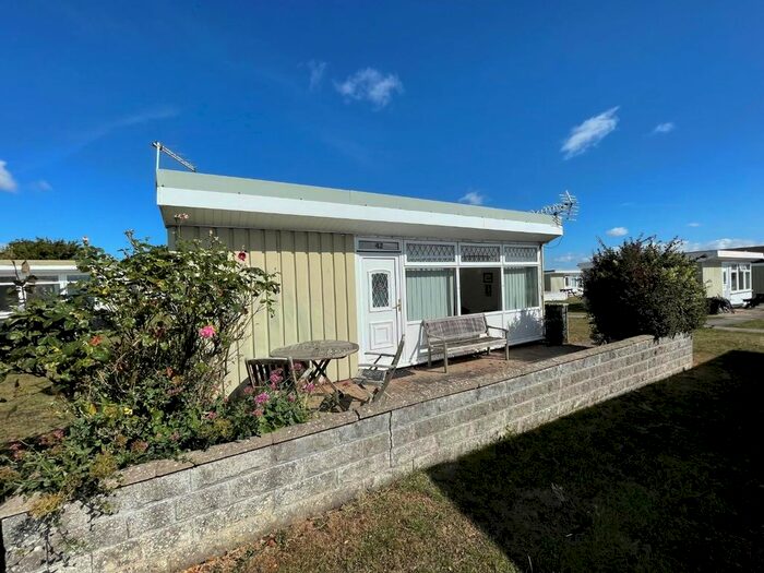 2 Bedroom Chalet For Sale In Fort Road, Lavernock, Penarth, CF64