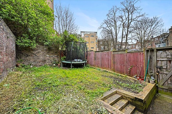 2 Bedroom Flat For Sale In Acton Lane, London, NW10