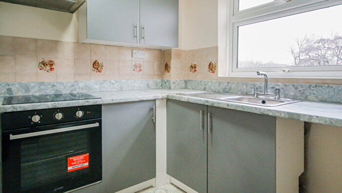 3 Bedroom Flat To Rent In Leasow Drive, Birmingham, B15
