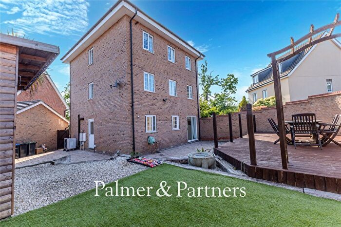 5 Bedroom Detached House For Sale In Wagtail Drive, Stowmarket, Suffolk, IP14