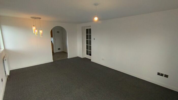 3 Bedroom Flat To Rent In Drinnies Crescent, Dyce, Aberdeen, AB21