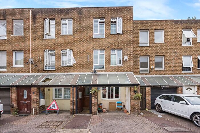 4 Bedroom Terraced House For Sale In Bruce Road, London, E3