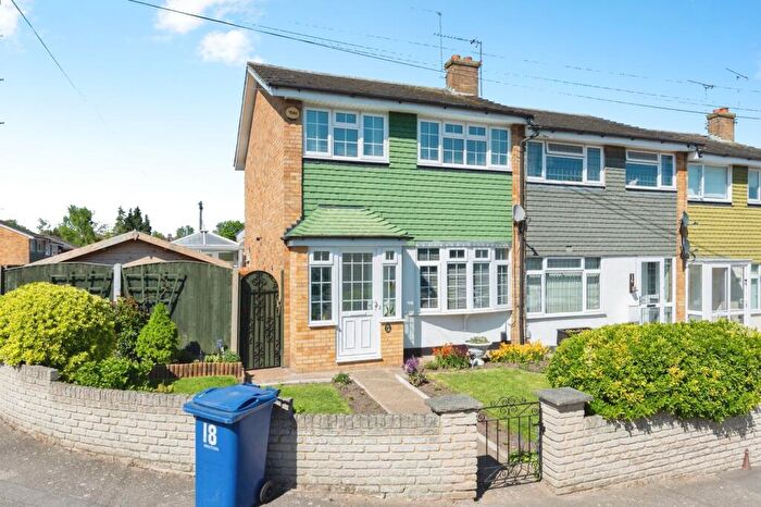 3 Bedroom End Of Terrace House For Sale In Toft Avenue, Grays, Essex, RM17