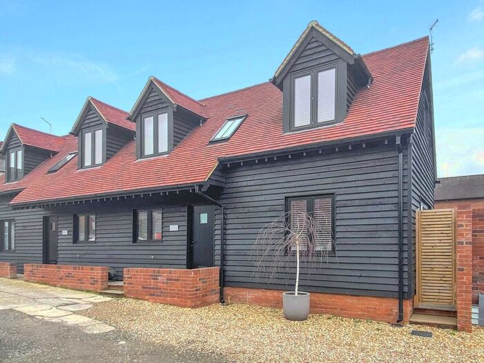 2 Bedroom Semi-Detached House To Rent In High Street, Princes Risborough, HP27