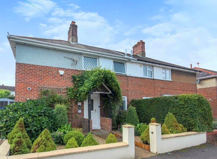 Houses for sale & to rent in BH11 9JP, Holloway Avenue, Kinson North