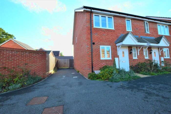 3 Bedroom Semi-Detached House To Rent In Westall Street, Shinfield, Reading, RG2