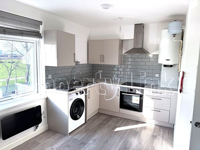 2 Bedroom Flat To Rent In Lodge Avenue, Dagenham, RM8