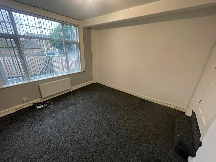 3 Bedroom End Of Terrace House To Rent In Brunctcliffe Road, Morley, LS27