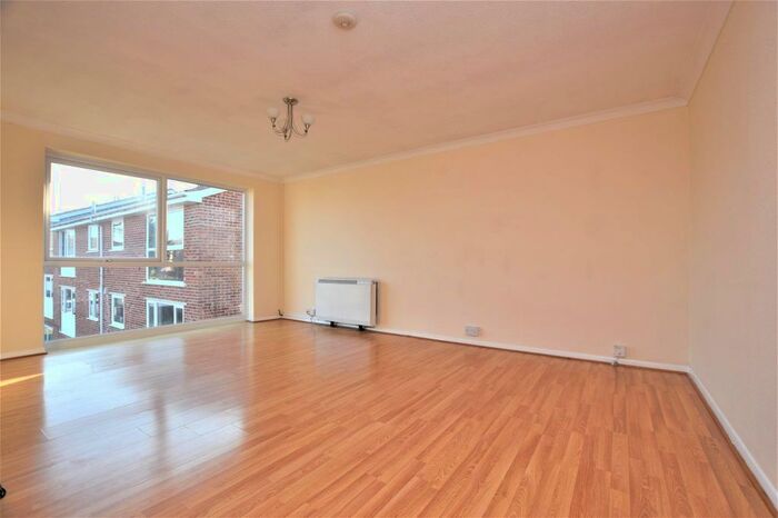 2 Bedroom Flat To Rent In Trafalgar Court, Braintree, CM7