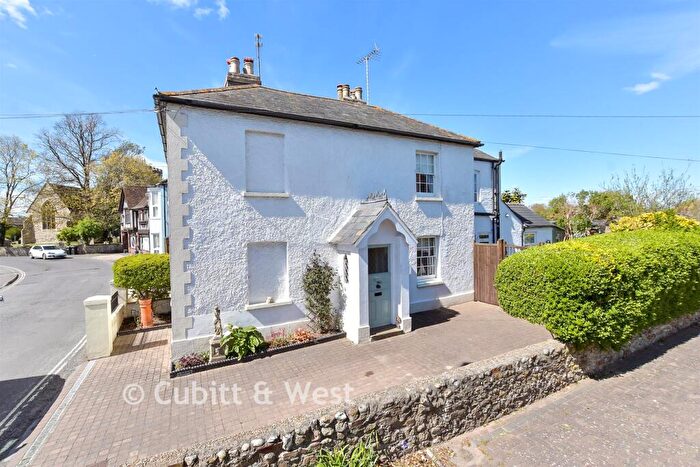 3 Bedroom Cottage For Sale In Felpham Road, Felpham, West Sussex, PO22
