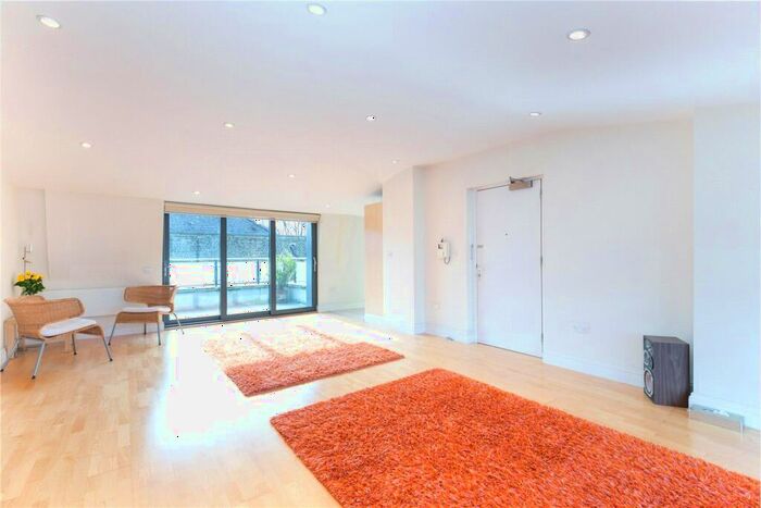3 Bedroom Flat To Rent In Parkway, Camden, NW1