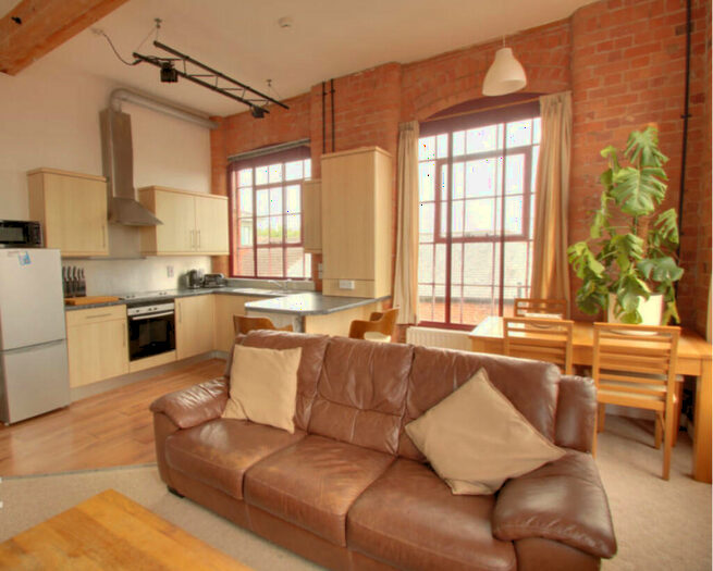 2 Bedroom Apartment To Rent In Raleigh Square, Arboretum, NG7