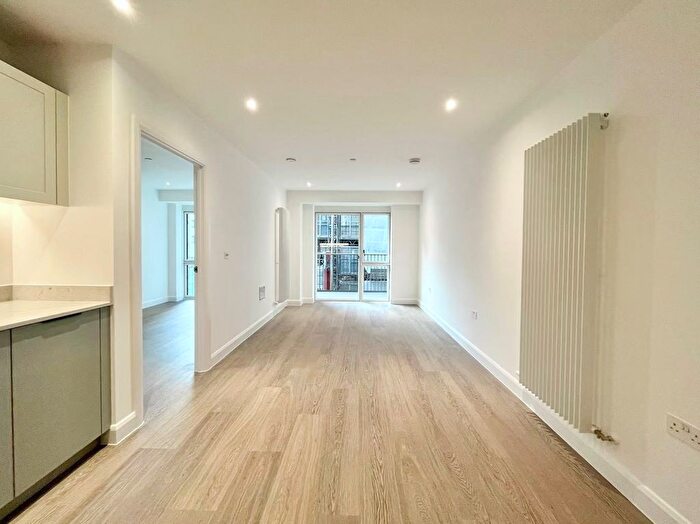 1 Bedroom Flat To Rent In Western Gateway, London, E16