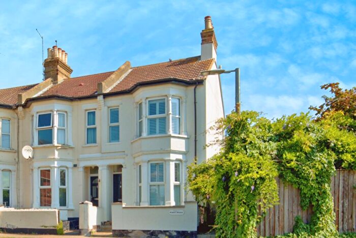 2 Bedroom End Of Terrace House For Sale In Forest Avenue, Southend-on-Sea, Essex, SS1