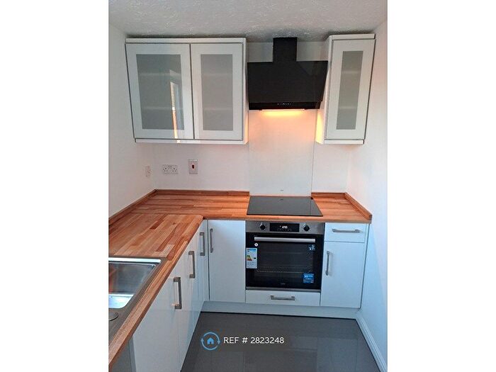 2 Bedroom Flat To Rent In Duke Street, Bridgwater, TA6