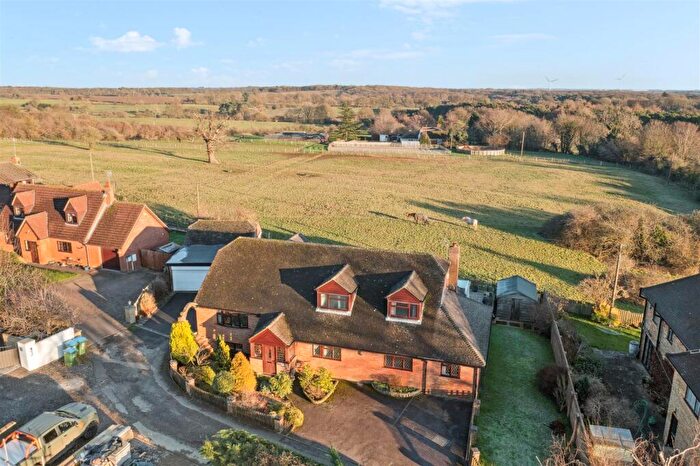 4 Bedroom Detached House For Sale In Knights Close, Great Brickhill, Buckinghamshire, MK17