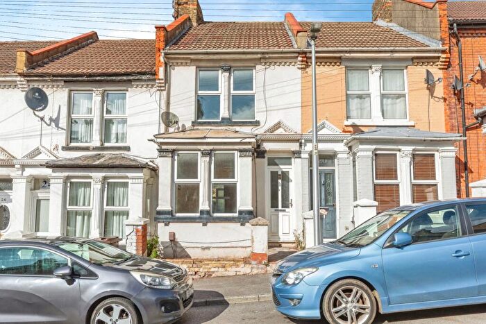 3 Bedroom Terraced House For Sale In Foord Street, Rochester, Kent, ME1