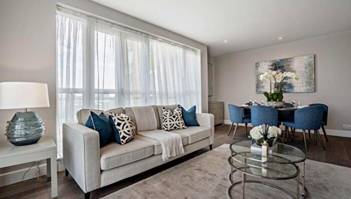 2 Bedroom Flat To Rent In Circus Apartments, Canary Wharf, London, E14