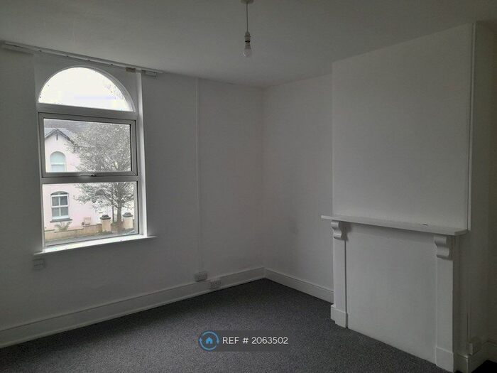 1 Bedroom Flat To Rent In The Avenue, Newton Abbot, TQ12