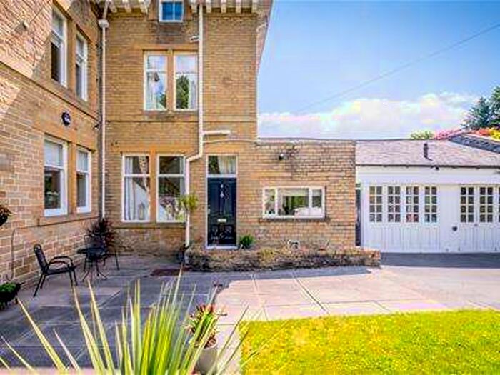 3 Bedroom House For Sale In Thornhill Road, Huddersfield. HD3