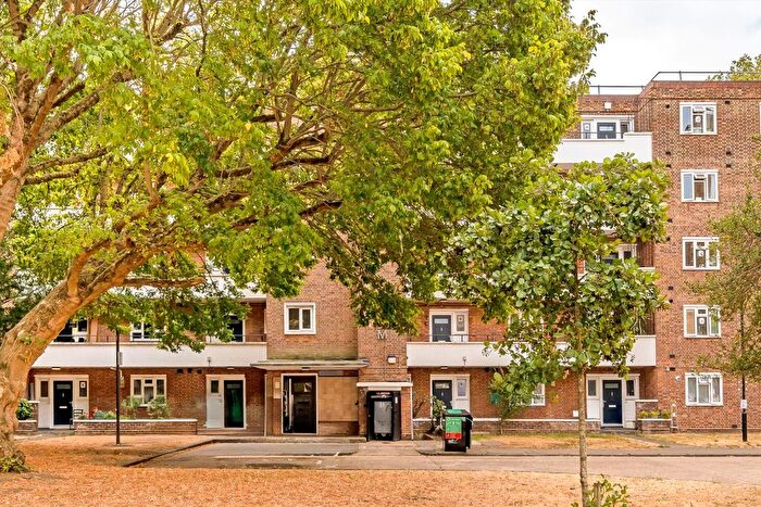 3 Bedroom Flat For Sale In Broomhouse Lane, Fulham, SW6