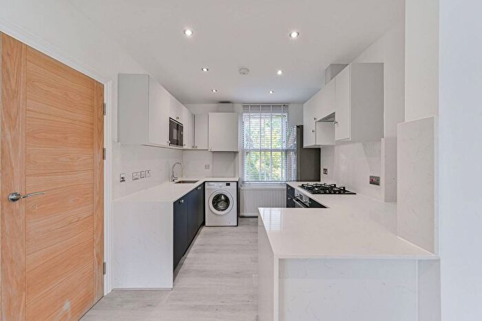 2 Bedroom Flat To Rent In Barnwell Road, Brixton, London, SW2