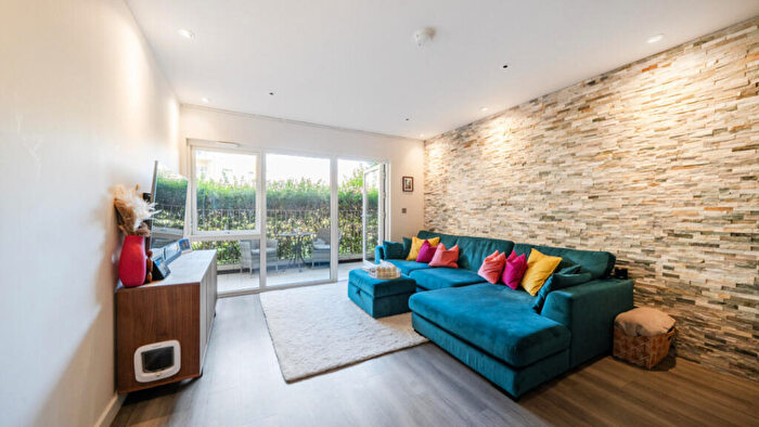 2 Bedroom Flat For Sale In Foxglove Apartments, NW7