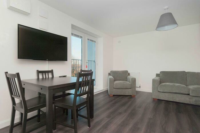 2 Bedroom Flat To Rent In L &#; South Gyle Broadway, Edinburgh, EH12