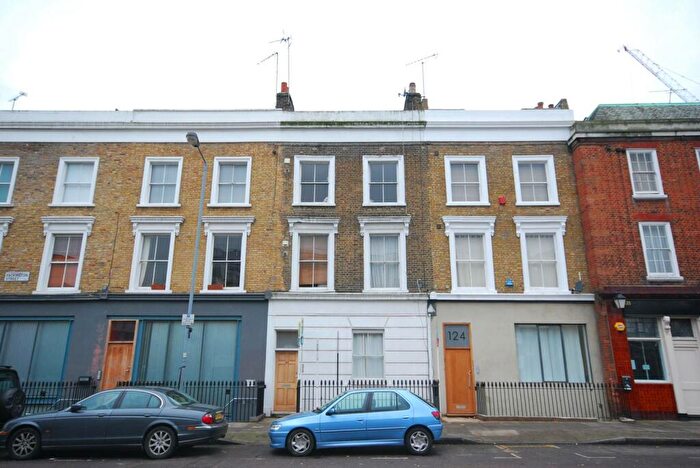 3 Bedroom Maisonette To Rent In Packington Street, Islington, London, N1