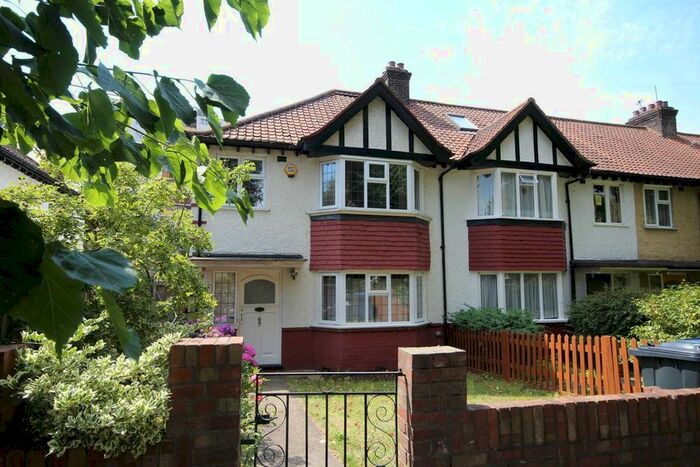 3 Bedroom Property To Rent In Avenue Gardens, London, W3